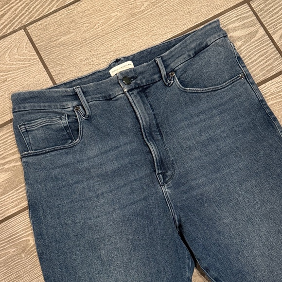 Good American Good Waist Crop Jeans Skinny Leg Tackled Hem Medium Wash Size 15 - Picture 3 of 7